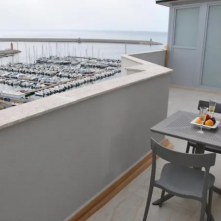 Le Terrazze Sul Mare Centro Oda ve Kahvaltı Gallipoli